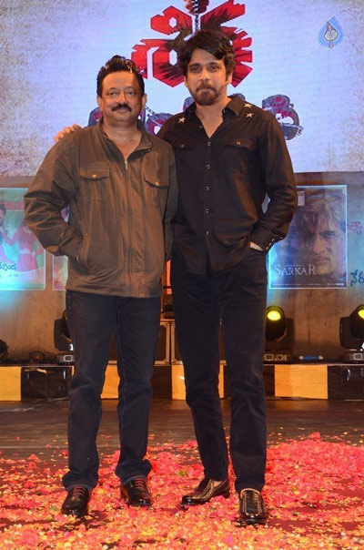 akkineni nagarjuna,director ram gopal varma,raja mouli,shiva vangaveeti movie,jrc convention hall,venkatesh,raj tarun,boyapati,vamsi paidipally  వర్మని ఆకాశానికి ఎక్కించిన హీరో..!